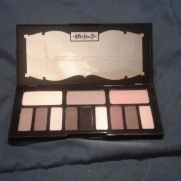 Make up - Picture 2 of 2